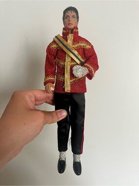 Michael Jackson American Music Awards doll Incomplete.